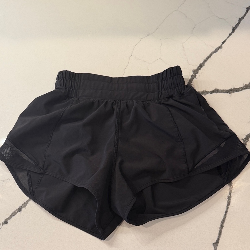 lululemon hotty hot 2.5 low rise shorts size 0